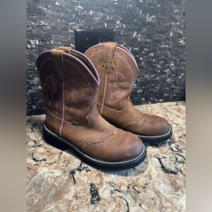 Women’s 10 Justin GEMMA Pull on Western Boots Round Toe Pink Accent